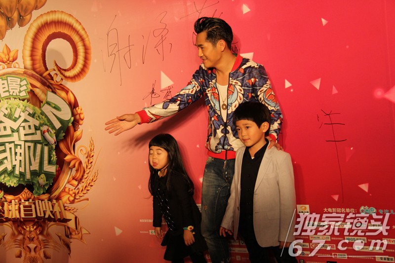 《爸爸2》合家欢首映：欢乐无需表演 票房笑奔十亿