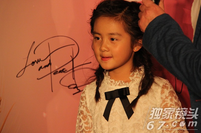 《爸爸2》合家欢首映：欢乐无需表演 票房笑奔十亿