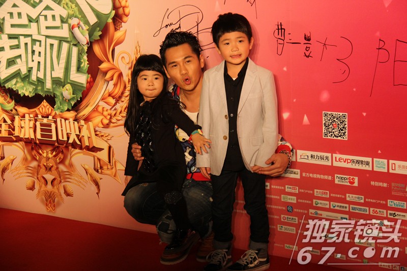 《爸爸2》合家欢首映：欢乐无需表演 票房笑奔十亿