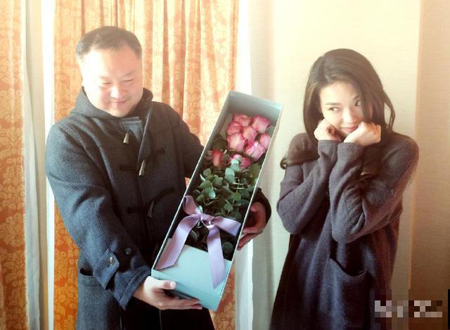 明星的情人节：大S舔老公耳朵 龚琳娜晒床照