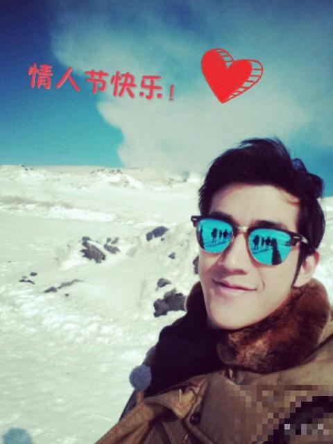 明星的情人节：大S舔老公耳朵 龚琳娜晒床照