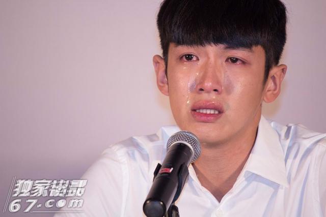 评明星道歉记者会：房祖名深鞠躬 柯震东陈浩民哭淹现场