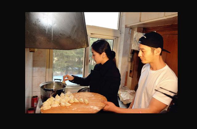 黄晓明上演“最佳男煮饺”
