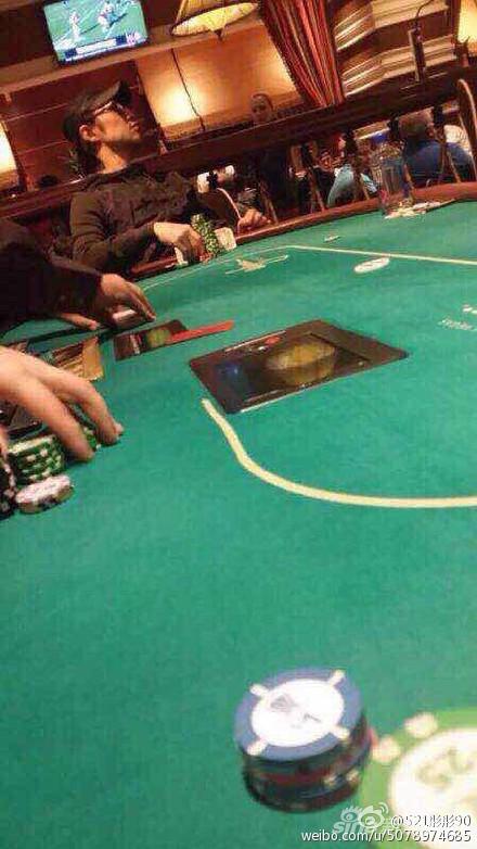 汪峰一个人赌钱