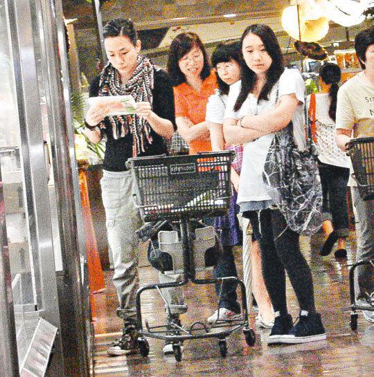 林忆莲女儿李喜儿长相似妈妈