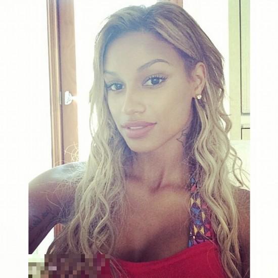 巴神女友模特Fanny Neguesha