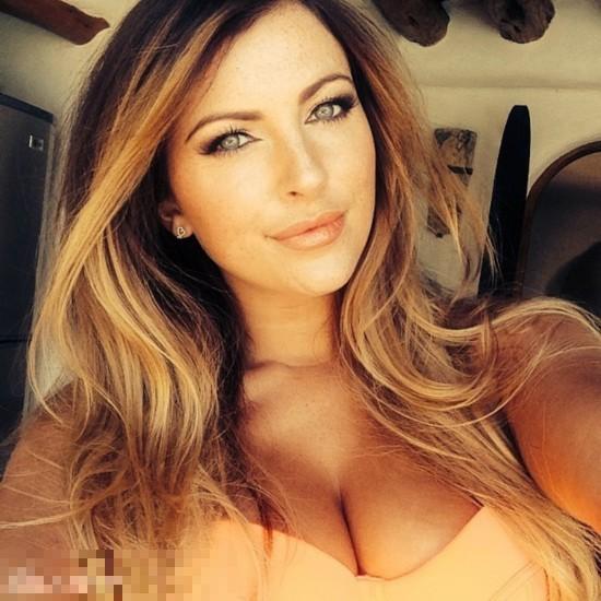 斯莫林女友名模Sam Cooke