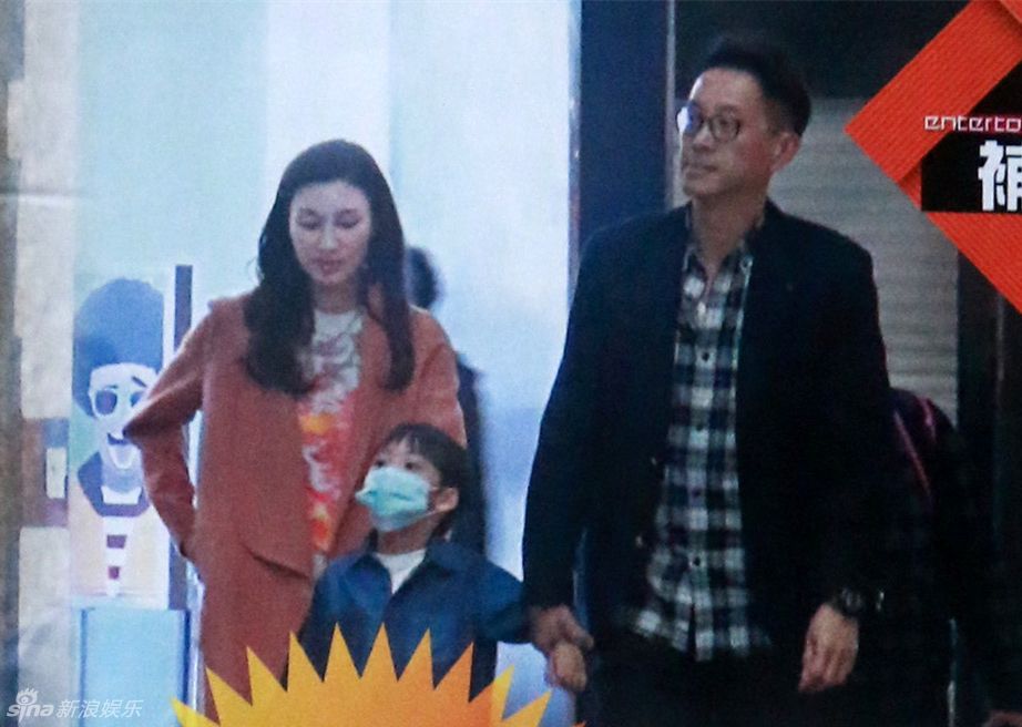 李嘉欣打扮随意