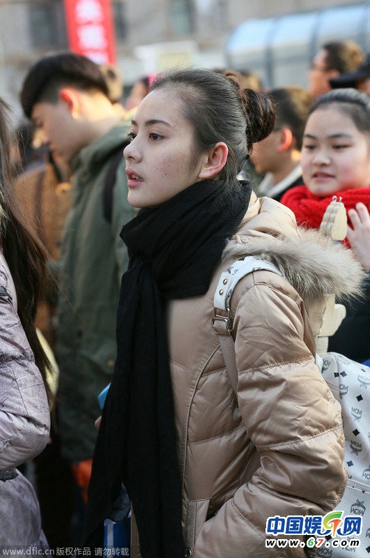 2015艺考大军流行素颜：考生不遮丑侧颜似古力娜扎