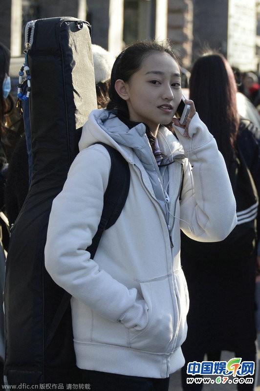 2015艺考大军流行素颜:考生不遮丑侧颜似古力娜扎