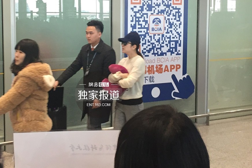 黄奕独自回京 未见前夫黄毅清现身堵截