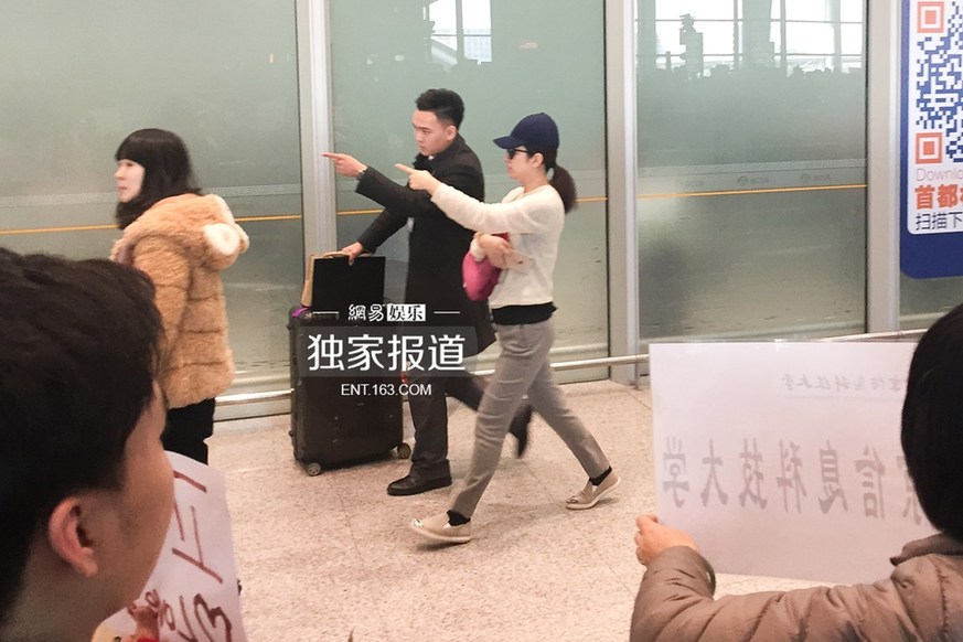 黄奕独自回京 未见前夫黄毅清现身堵截