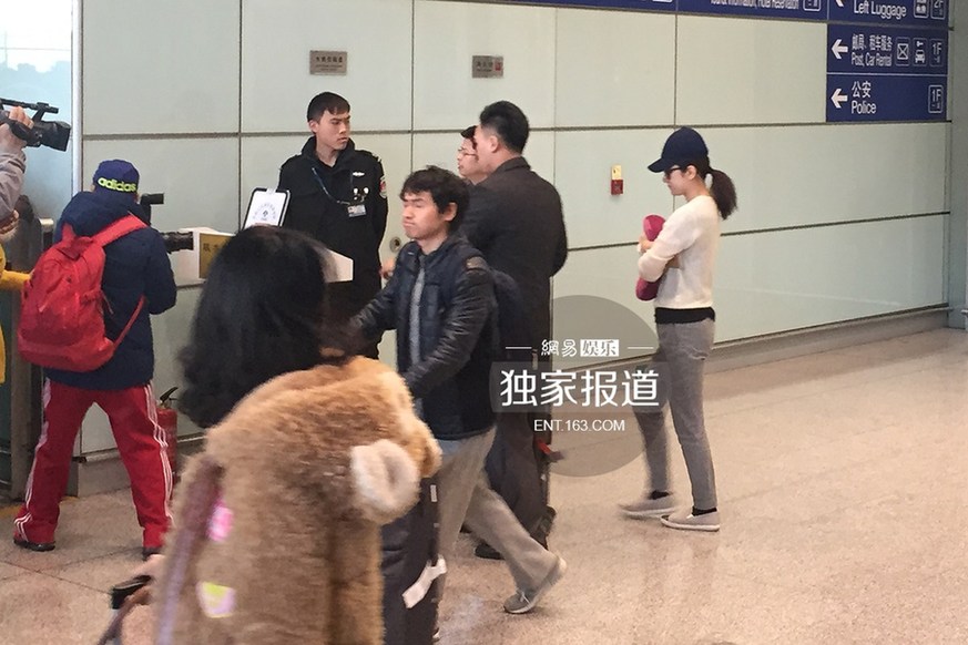 黄奕独自回京 未见前夫黄毅清现身堵截