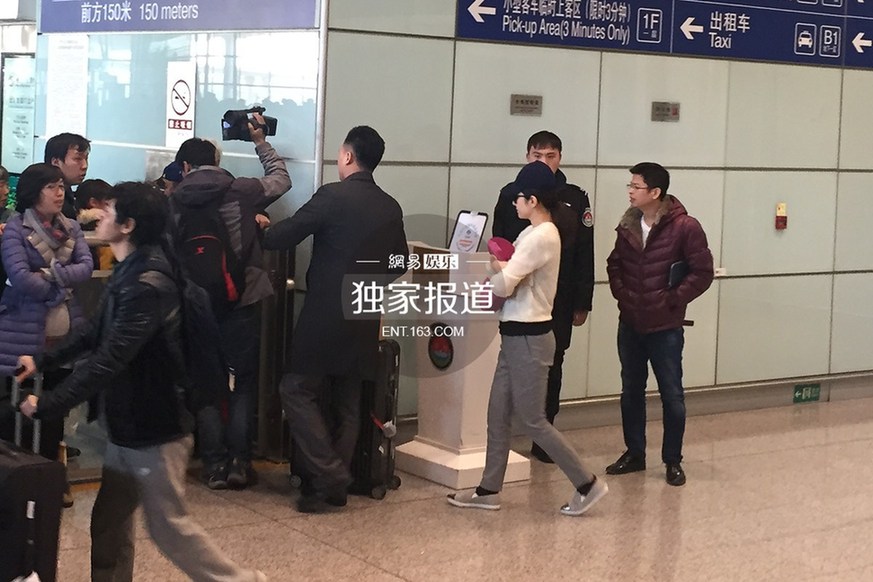 黄奕独自回京 未见前夫黄毅清现身堵截