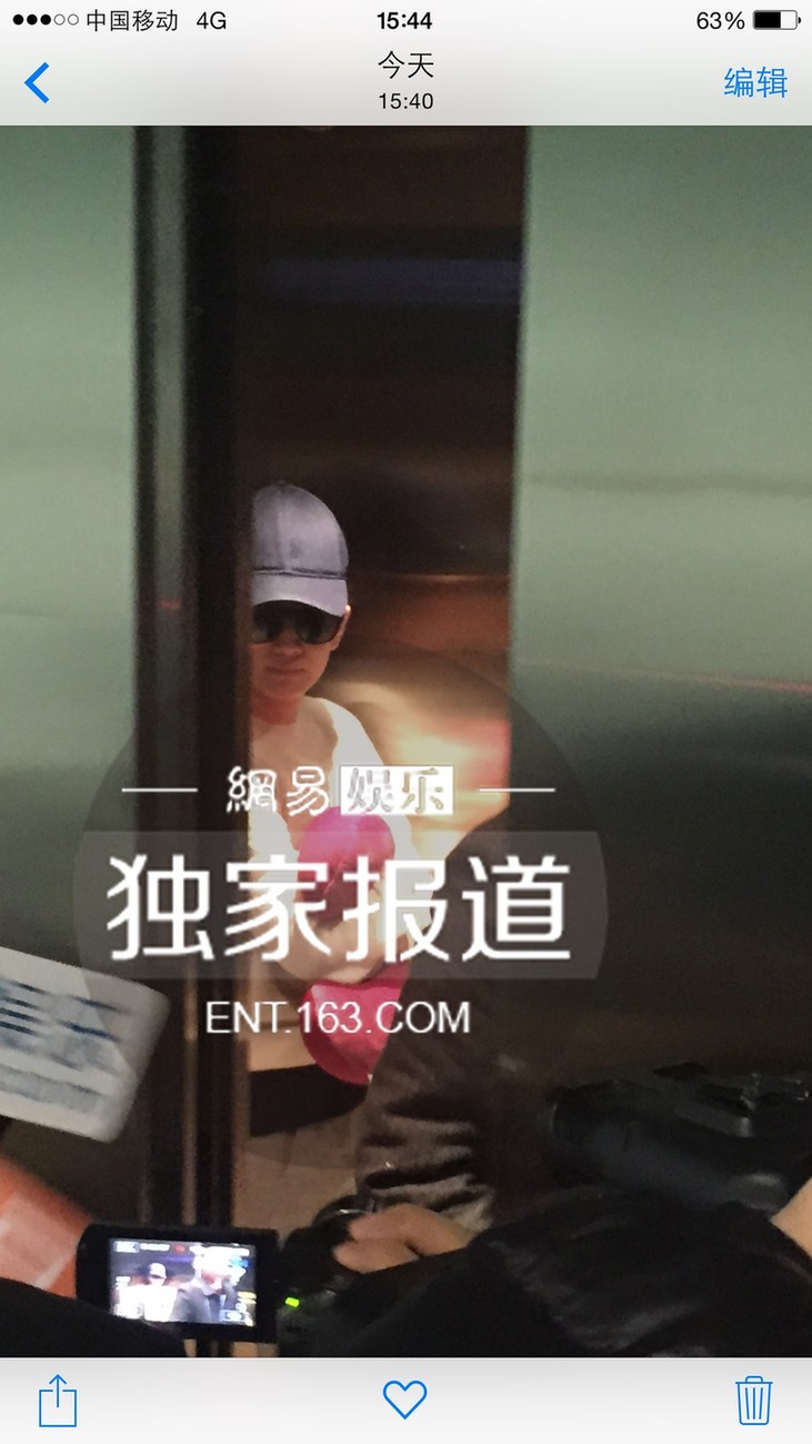 黄奕独自回京 未见前夫黄毅清现身堵截