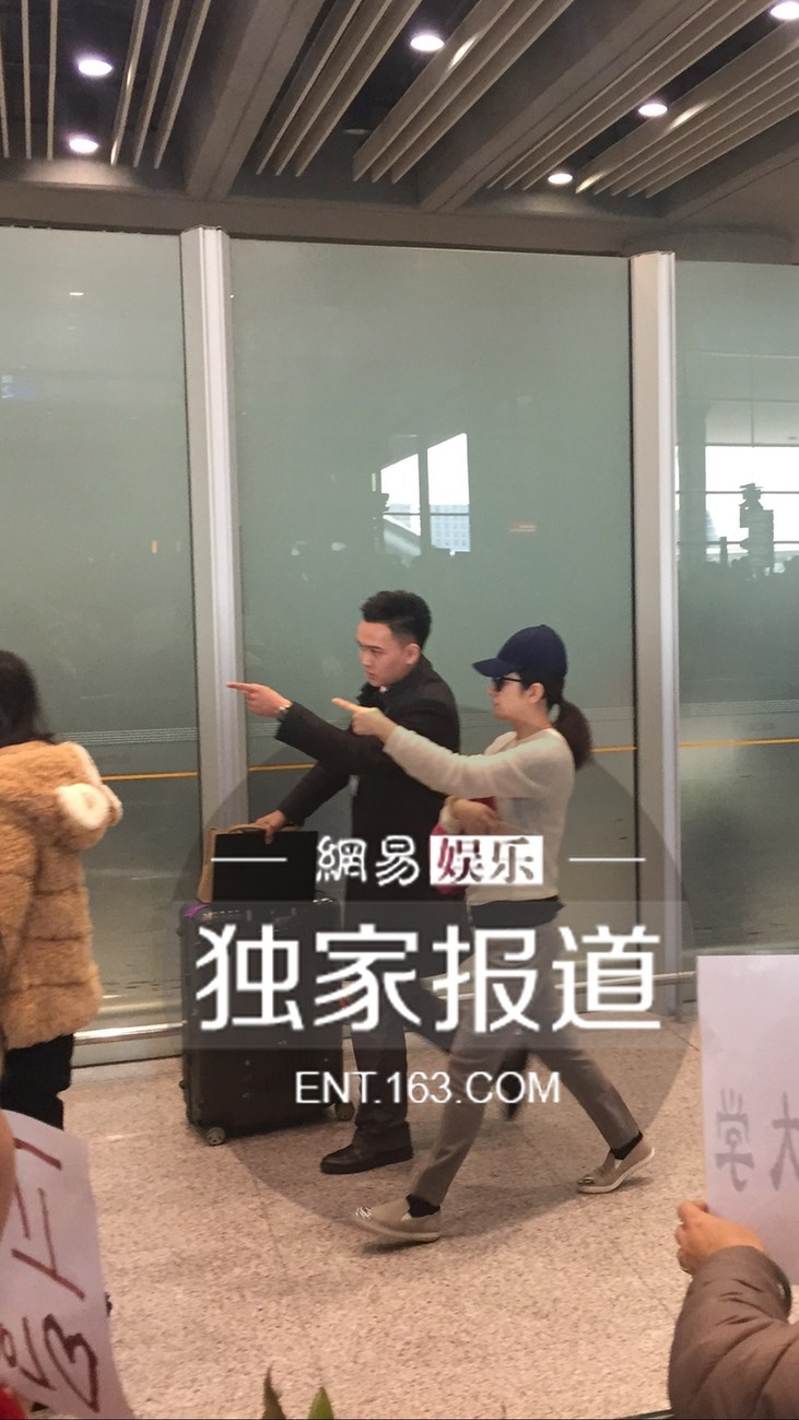 黄奕独自回京 未见前夫黄毅清现身堵截