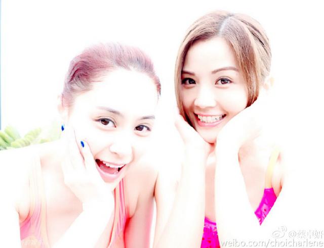 Twins手牵手潜水似人鱼 阿娇自称出水芙蓉