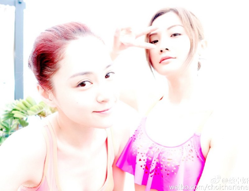 Twins手牵手潜水似人鱼 阿娇自称出水芙蓉