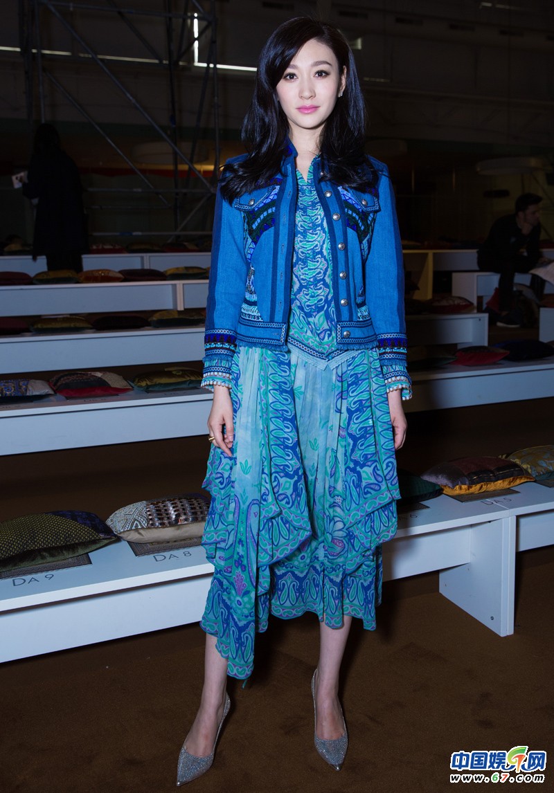 李小冉米兰惊艳首秀大气演绎完美主义复古风