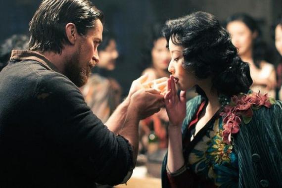 曝张艺谋传记内容 张伟平私卖版权炒作倪妮床戏