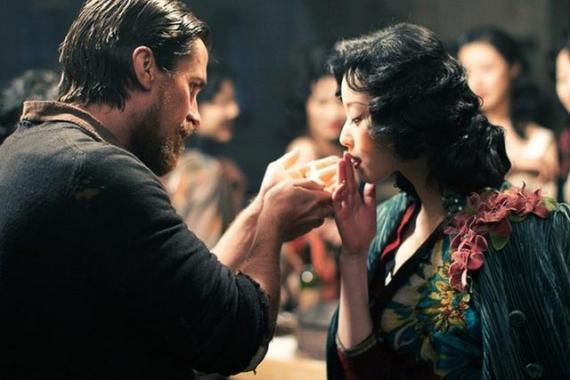 曝张艺谋传记内容 张伟平私卖版权炒作倪妮床戏