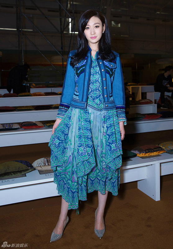 2015时装周华人女星造型盘点 昆凌“拖鞋”造型遭吐槽