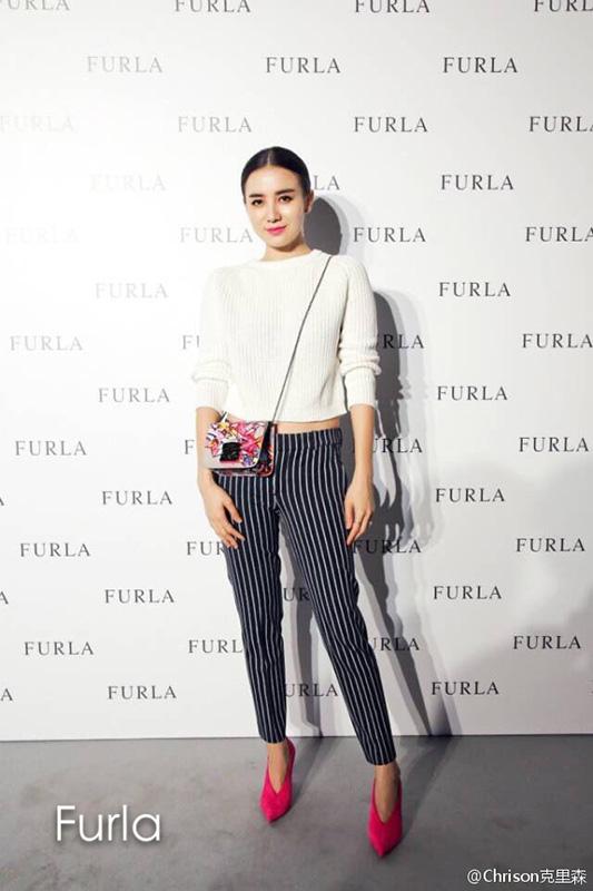 2015时装周华人女星造型盘点 昆凌“拖鞋”造型遭吐槽
