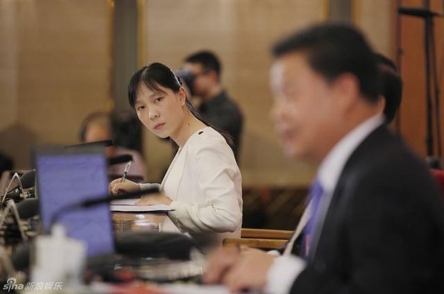 本届两会发言人给翻译出了“难题”