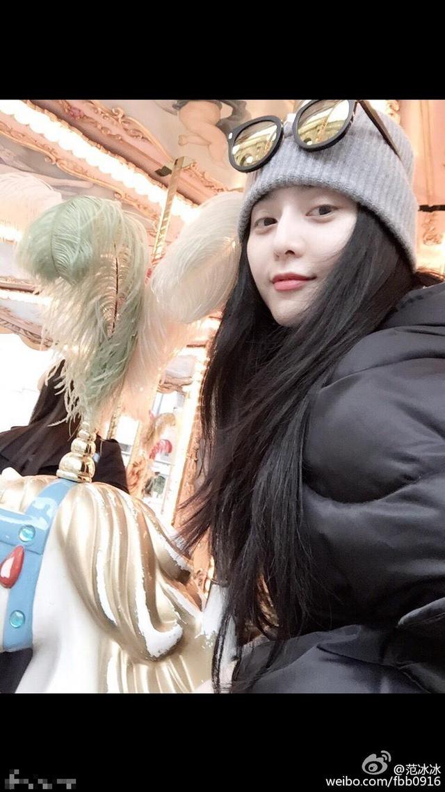 范冰冰坐旋转木马