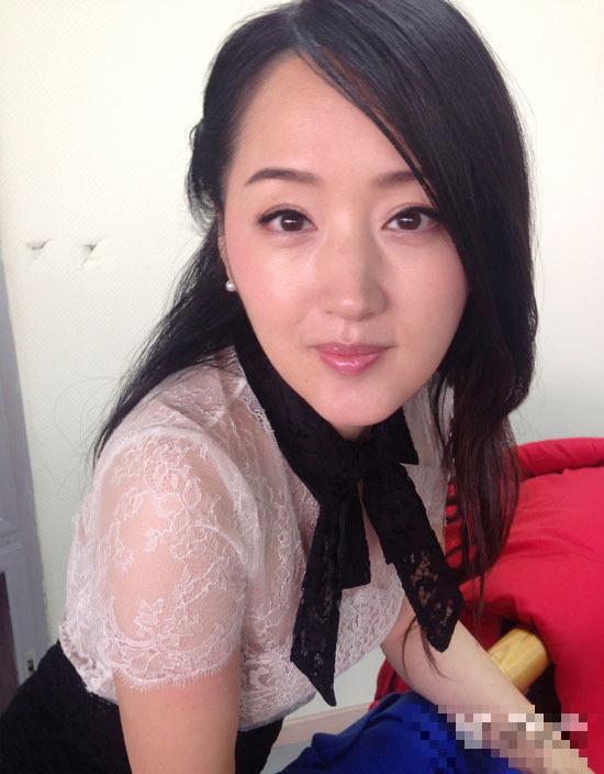 杨钰莹晒自拍称变瘦了