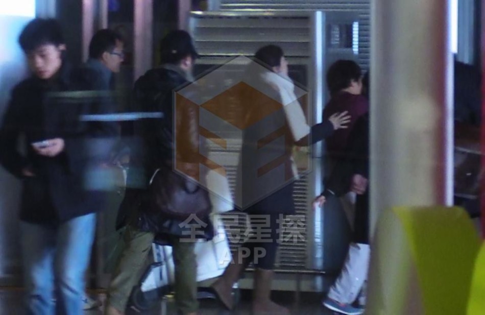 坐电梯进入车库离开