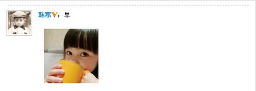 韩寒在微博晒出女儿小野喝水中萌照