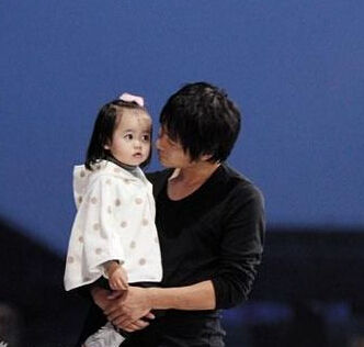 大眼萝莉韩小野萌炸天