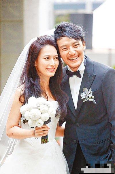 张震自曝升级当爹晒宝宝脚印照：新成员报到