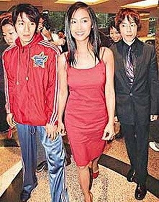 旧爱新欢尴尬同台 霍启刚郭晶晶田亮合照