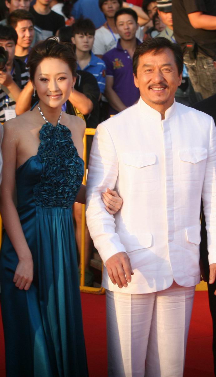 张一山半年内换掉同窗女友 恋上“龙女郎”林鹏