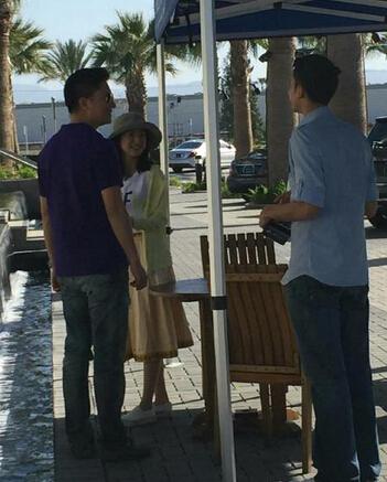 林依晨被拍到在美国和老公一起外出