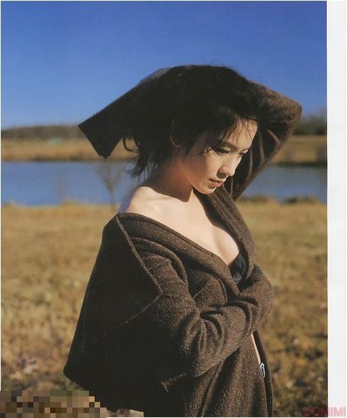 39岁林熙蕾16年前写真曝光 比基尼照性感