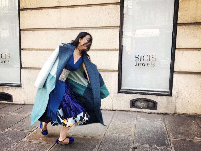 张馨予穿超大毛领装回京 秒变爱斯基摩人