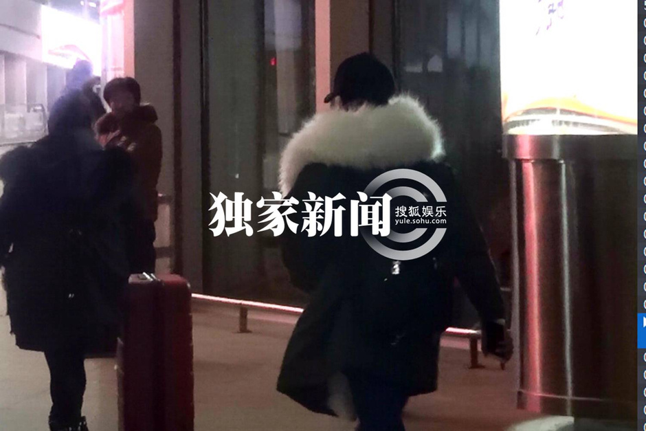 张馨予穿超大毛领装回京 秒变爱斯基摩人