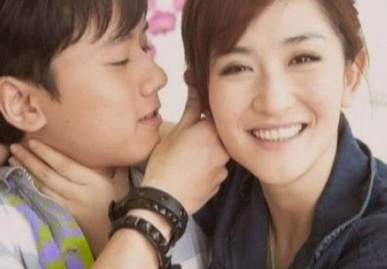 谢娜小腹凸出难道真孕了？取大笔现金神秘出行