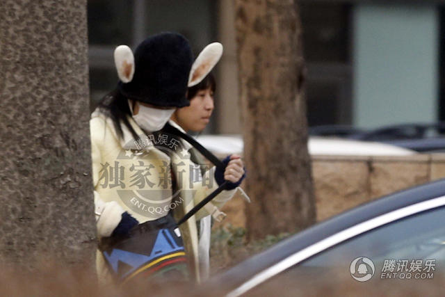 谢娜头上的帽子非常抢眼