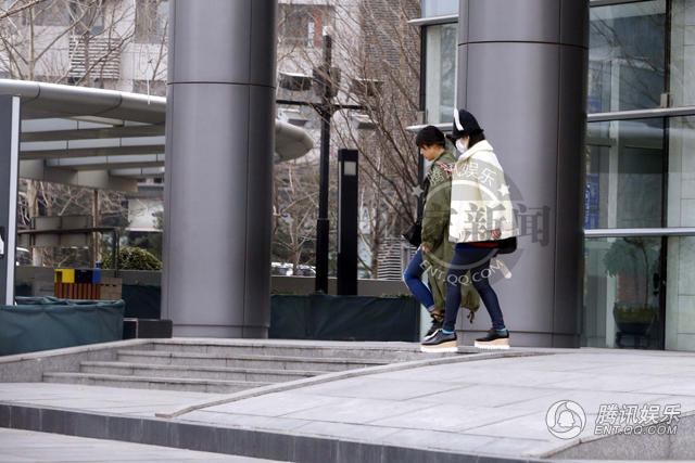 谢娜在北京街头