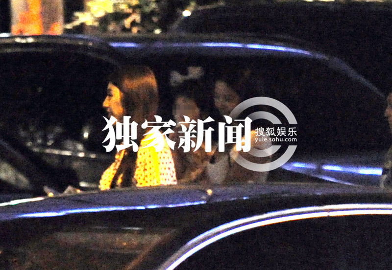 胡海泉赴宴会友 娇妻女儿首曝光