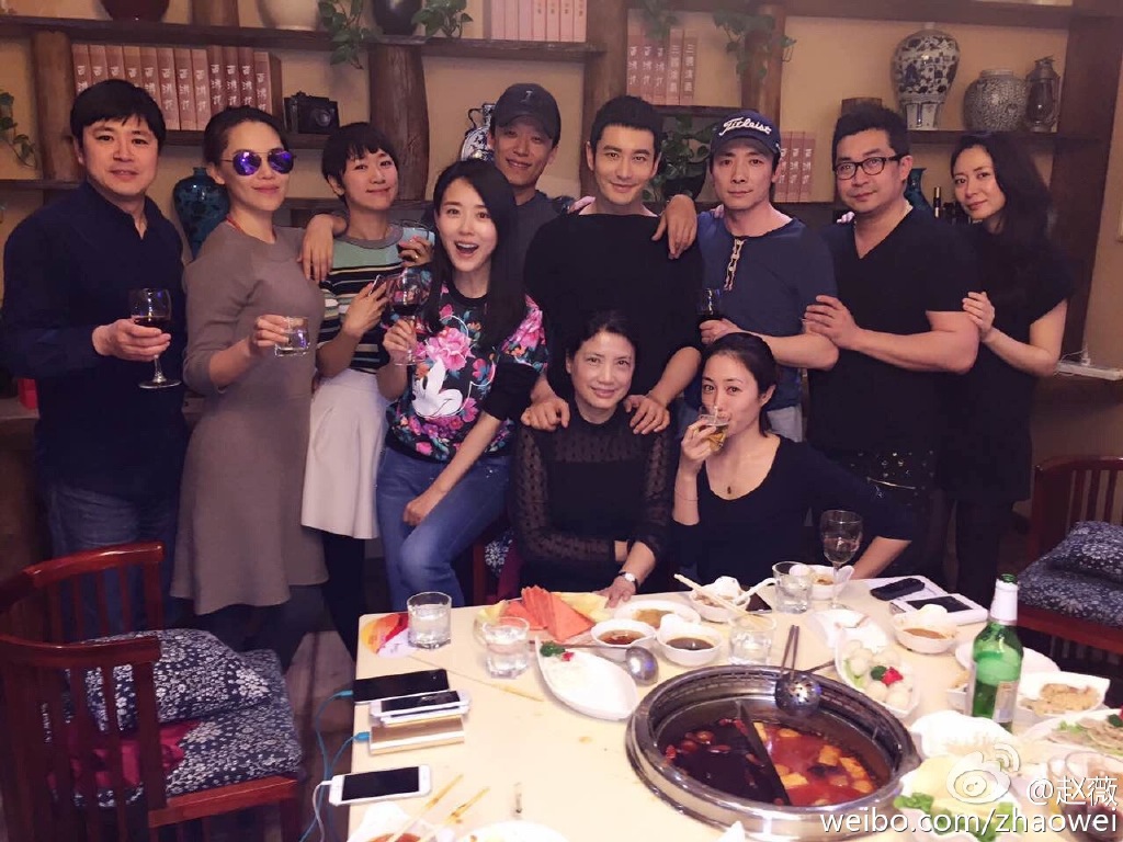 黄晓明参加北影96班同学会 赵薇遗憾缺席颜丹晨成靓花