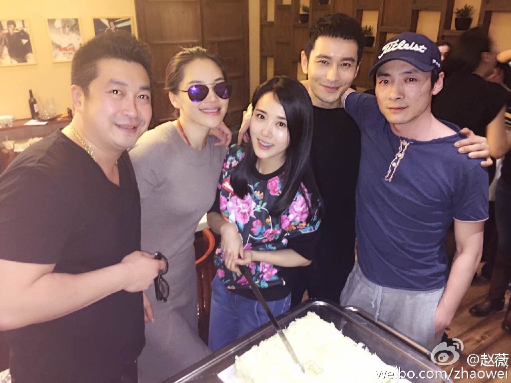 黄晓明参加北影96班同学会 赵薇遗憾缺席颜丹晨成靓花