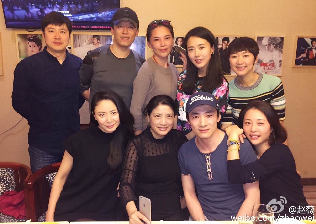 黄晓明参加北影96班同学会 赵薇遗憾缺席颜丹晨成靓花