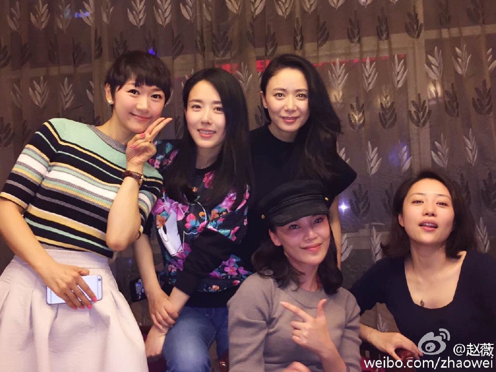 黄晓明参加北影96班同学会 赵薇遗憾缺席颜丹晨成靓花