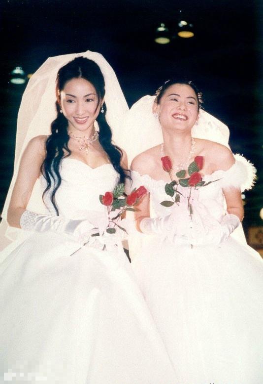 张柏芝黎姿罕见婚纱照曝光 大秀火辣身材