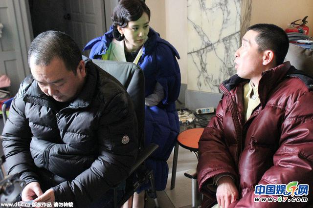 人妻刘诗诗小女生情怀不减 片场自娱自乐笑不停